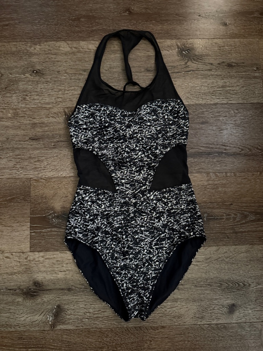 lululemon athletica Black & White Race With Me One-Piece Swimsuit size 6